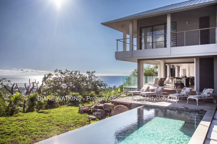 Contemporary 5-Bedroom Villa for Rent with Ocean Views and Private Pool – Black River