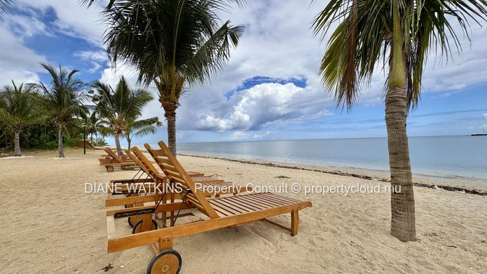 Contemporary R+2 Apartment for Sale in Black River– Elegant Outdoor Living Just Steps from the Shoreline