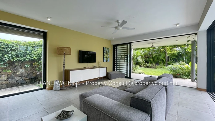À Vendre  - Villa Spacieuse à La Preneuse