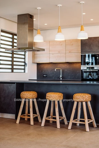 À Vendre - Élégante Villa de 4 Chambres Avec Vue Sur l'Océan à Anahita