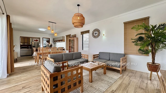 Villa moderne de 4 chambres à louer à Flic en Flac avec piscine privée