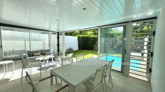 Duplex contemporain de 3 chambres avec piscine privée à vendre à Tamarin