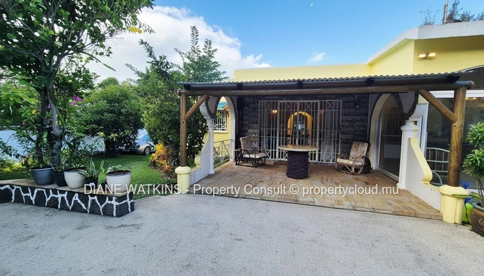 Maison Meublée de 3 Chambres à Vendre près de Blue Bay, Île Maurice – Piscine, Jardin Tropical et Opportunité d’Inves...