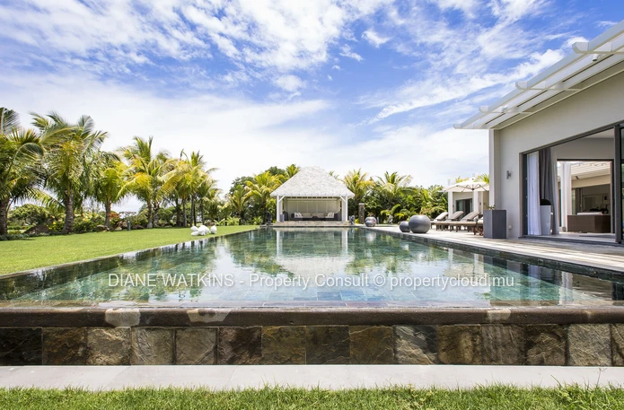 A VENDRE - Superbe Villa de 4 Chambres Avec Vue Sur le Golf à Anahita