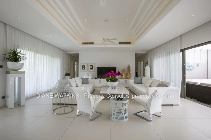 A VENDRE - Superbe Villa de 4 Chambres Avec Vue Sur le Golf à Anahita