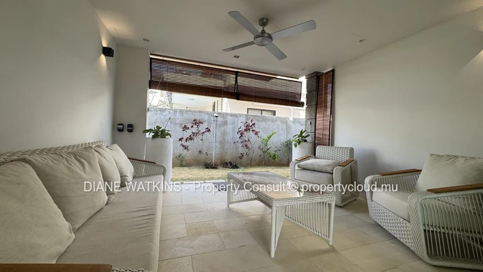 Where Serenity Meets Sophistication – 4-Bedroom Villa with Pool & Office for Rent in Flic en Flac