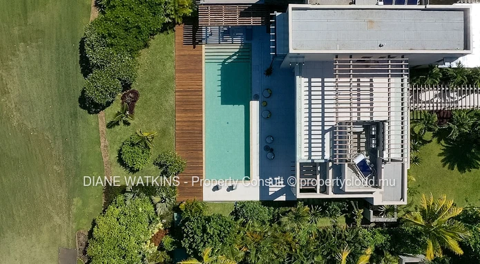À Vendre – Duplex Moderne avec Vue sur le Golf à Anahita