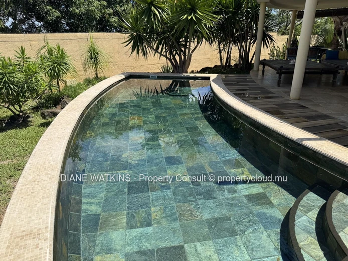 Villa Dôme Unique avec Piscine et Vues sur le Coucher de Soleil à Albion