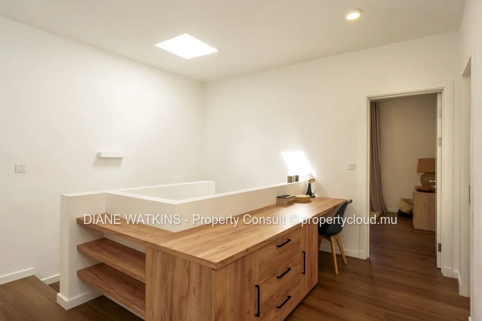 Douceur de Vivre à Rivière Noire – Duplex Meublé avec Jacuzzi à Vendre