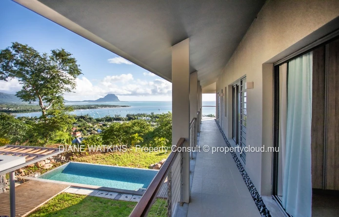 Contemporary 5-Bedroom Villa for Rent with Ocean Views and Private Pool – Black River