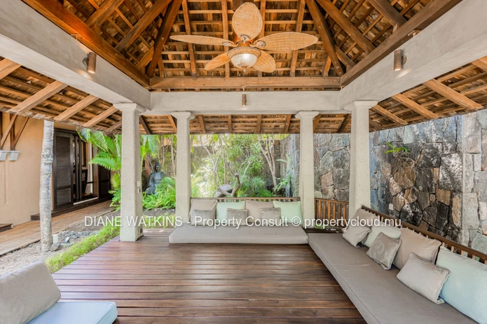 Élégance Insulaire à Tamarin – Villa de Cinq Chambres à Vendre dans un Domaine Côtier Raffiné