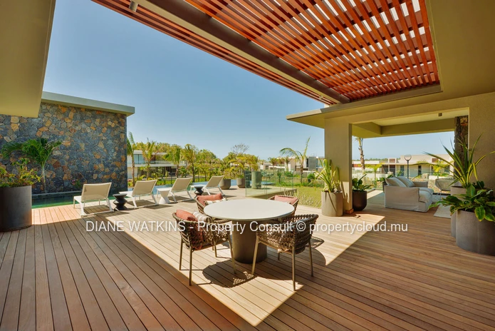 À Vendre - Élégante Villa de 4 Chambres Avec Vue Sur l'Océan à Anahita