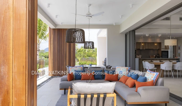 À vendre - Belle Villa de 4 Chambres avec Vue Sur le Parcours de Golf d'Anahita