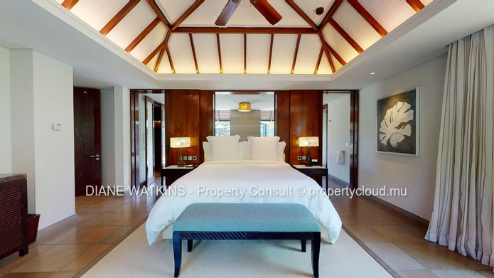 À vendre - Superbe Villa Tropicale Dans un Hôtel Luxuriant 5* à l'Est.