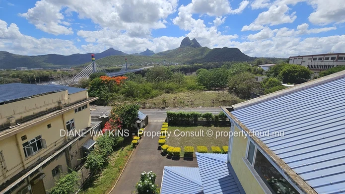 A Vendre - Bâtiment Commercial idéallement situé à Coromandel