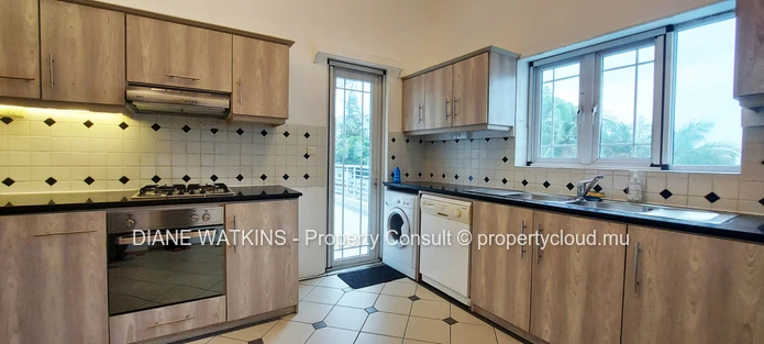 For Rent - 3 bedroom Penthouse in Floreal