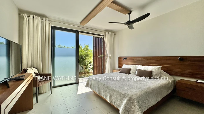 Élégance Clé en Main Face à la Mer : Duplex Meublé Trois Chambres à vendre à Tamarin