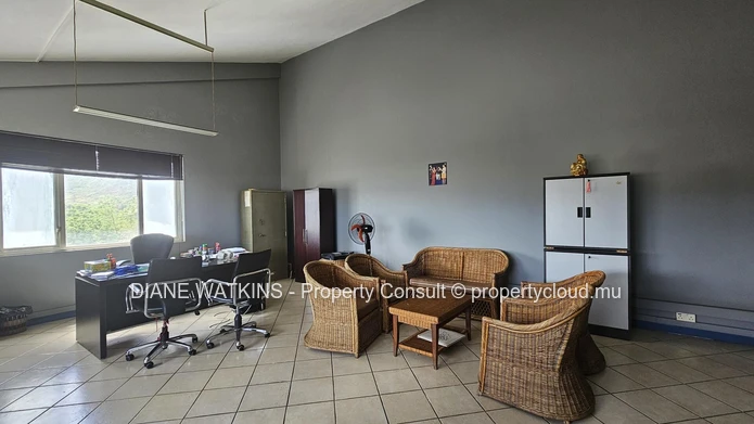 A Vendre - Bâtiment Commercial idéallement situé à Coromandel