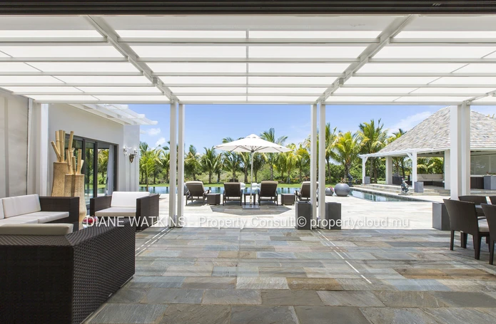 A VENDRE - Superbe Villa de 4 Chambres Avec Vue Sur le Golf à Anahita