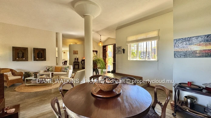 Villa élégante avec vaste jardin et vue mer à Tamarin