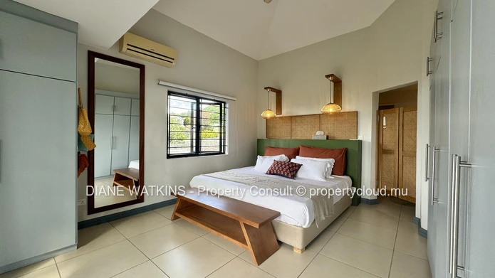 A Vendre - Villa de 4 Chambres avec Vue Mer à Tamarin
