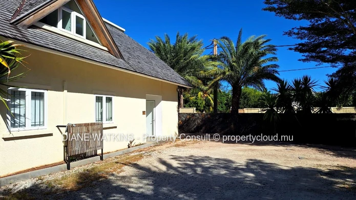 Office space for rent in a peaceful environment in Tamarin