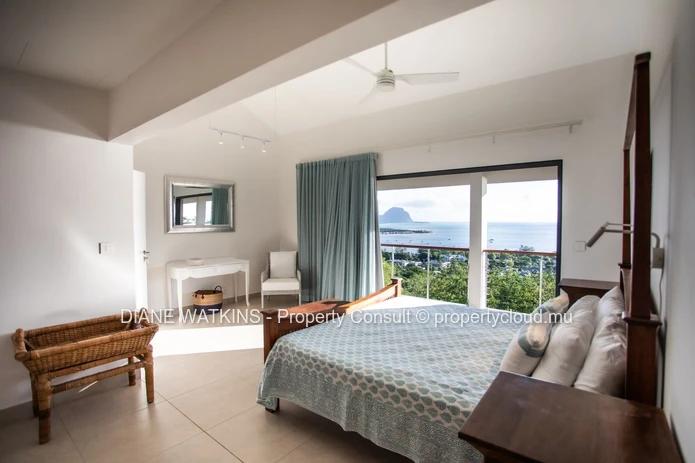 Contemporary 5-Bedroom Villa for Rent with Ocean Views and Private Pool – Black River