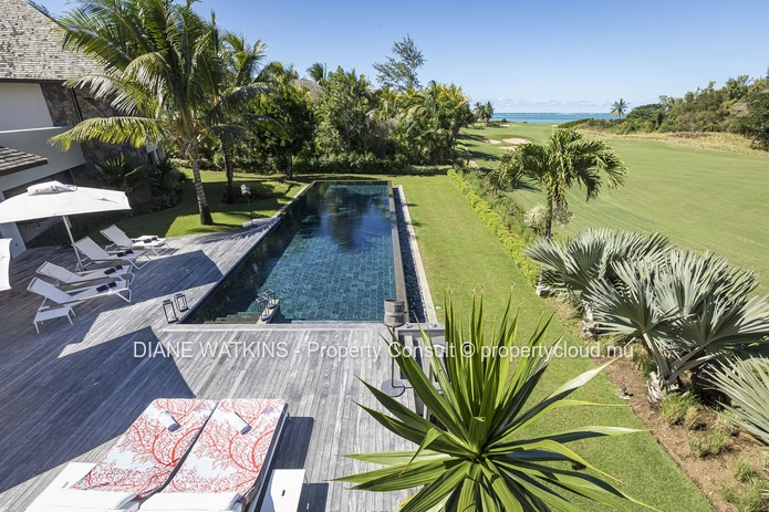 A VENDRE - Villa de Grande Valeur de 5 Chambres Avec une Vue Imprenable à Anahita.