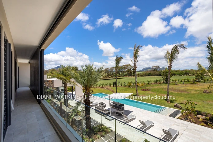 À vendre - Superbe Villa de Golf de 5 Chambres Sur le Parcours de Golf Ernie Els