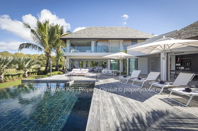 A VENDRE - Villa de Grande Valeur de 5 Chambres Avec une Vue Imprenable à Anahita.