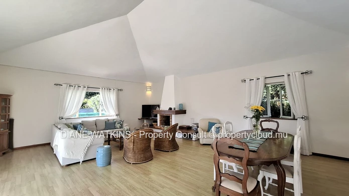 Maison familiale à vendre à Floréal avec grand jardin et vue dégagée
