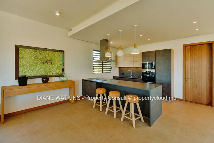 À Vendre - Élégante Villa de 4 Chambres Avec Vue Sur l'Océan à Anahita