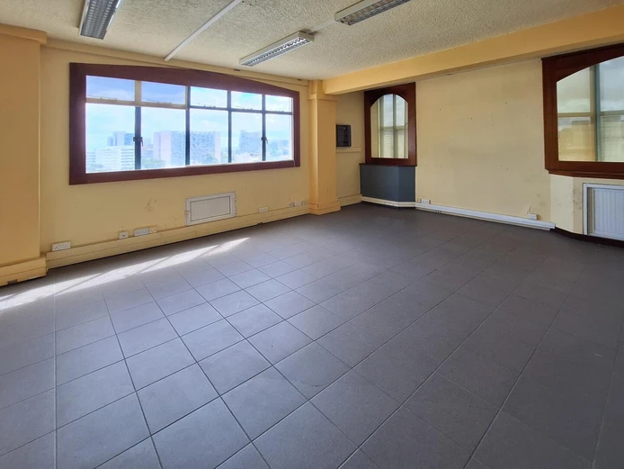 Bureau à Vendre au 8? Étage à Port-Louis
