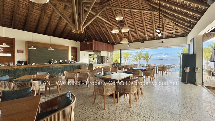 Contemporary R+2 Apartment for Sale in Black River– Elegant Outdoor Living Just Steps from the Shoreline