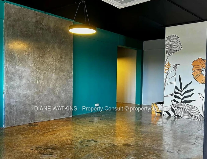 Bright and Accessible 129m² Workplace for rent in Calebasses