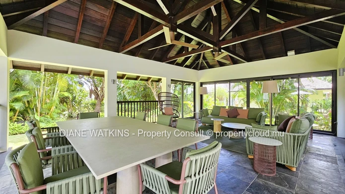 Villa de Luxe Contemporaine à Vendre dans un Domaine de Golf Prestigieux