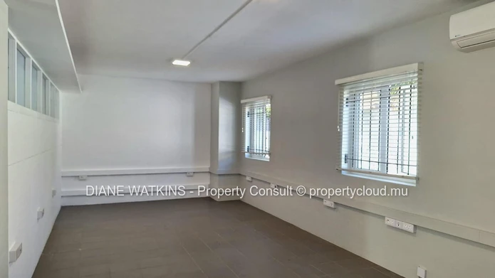 Office space for rent in a peaceful environment in Tamarin