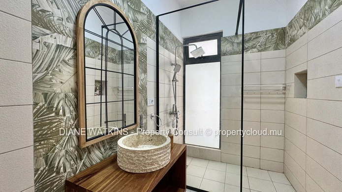 Villa moderne de 4 chambres à louer à Flic en Flac avec piscine privée