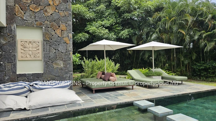 Villa de Luxe Contemporaine à Vendre dans un Domaine de Golf Prestigieux