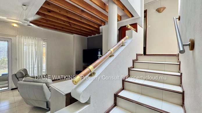 Villa élégante de 3 chambres avec piscine privée et vue mer à vendre à Tamarin