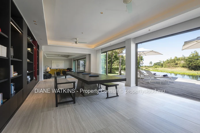 A VENDRE - Villa de Grande Valeur de 5 Chambres Avec une Vue Imprenable à Anahita.
