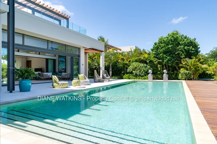 À Vendre – Duplex Moderne avec Vue sur le Golf à Anahita