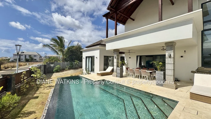 Where Serenity Meets Sophistication – 4-Bedroom Villa with Pool & Office for Rent in Flic en Flac