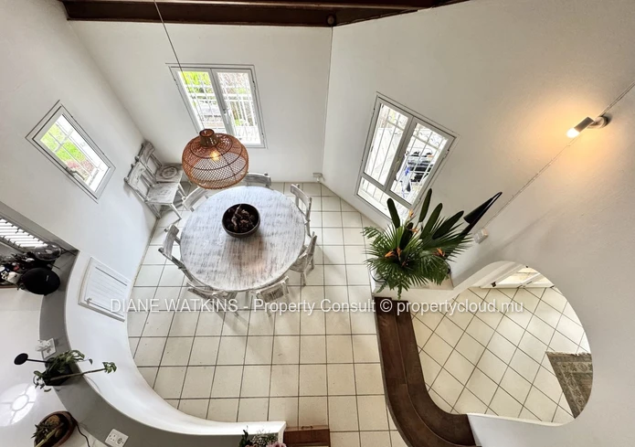 À Vendre – Maison Familiale avec Vue Sur La Rivière et Les Montagnes à Moka