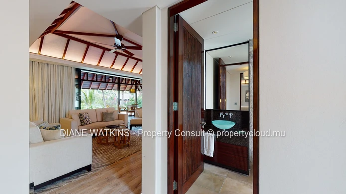 À vendre - Superbe Villa Tropicale Dans un Hôtel Luxuriant 5* à l'Est.
