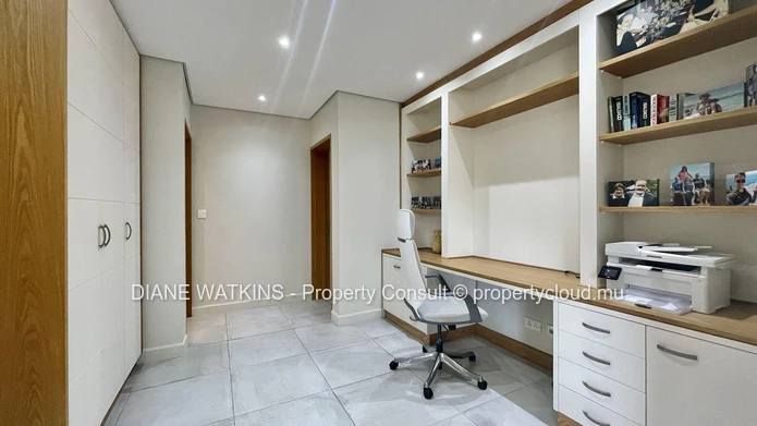 A Vendre - Penthouse de Standing dans une Marina Résidentiel à Rivière Noire