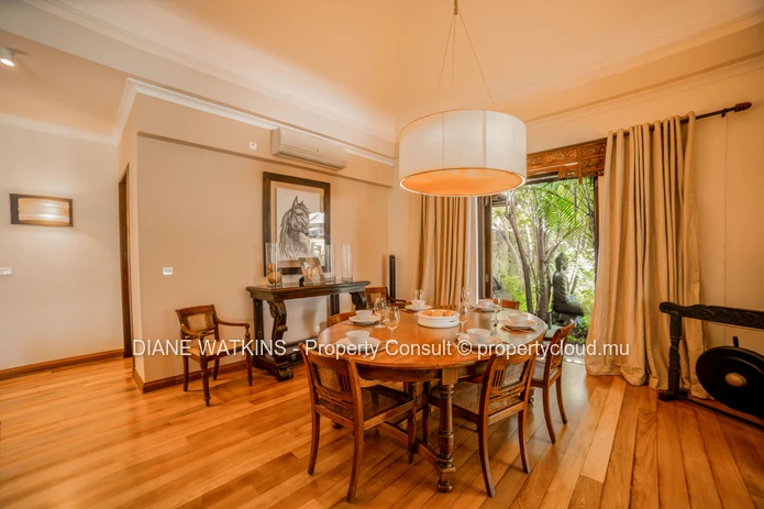 Élégance Insulaire à Tamarin – Villa de Cinq Chambres à Vendre dans un Domaine Côtier Raffiné