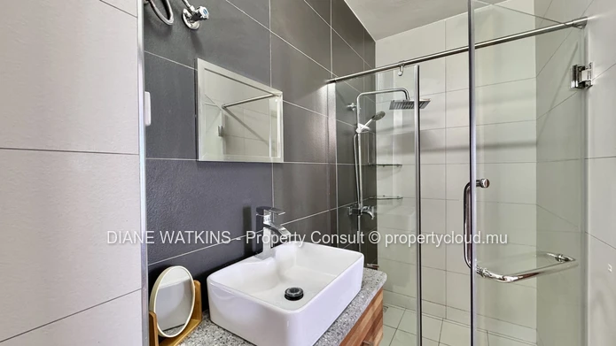 Appartement spacieux avec vue mer et piscine partagée à vendre à Flic en Flac