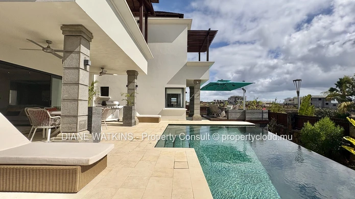 Where Serenity Meets Sophistication – 4-Bedroom Villa with Pool & Office for Rent in Flic en Flac