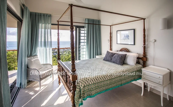 Contemporary 5-Bedroom Villa for Rent with Ocean Views and Private Pool – Black River